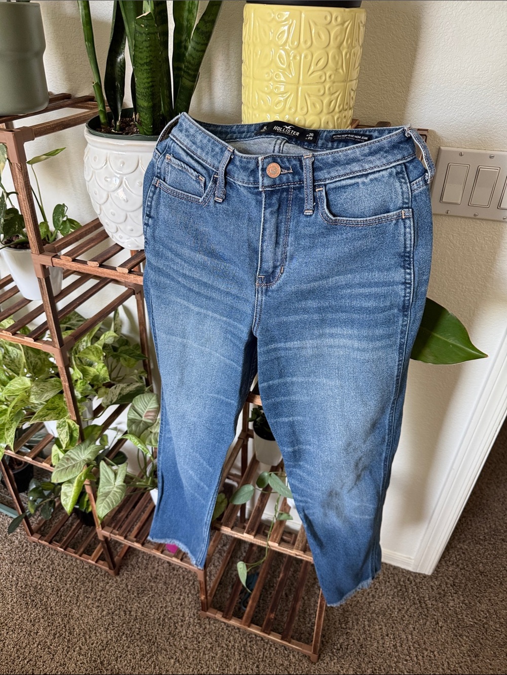 Hollister Ultra High-Rise Mom Jeans